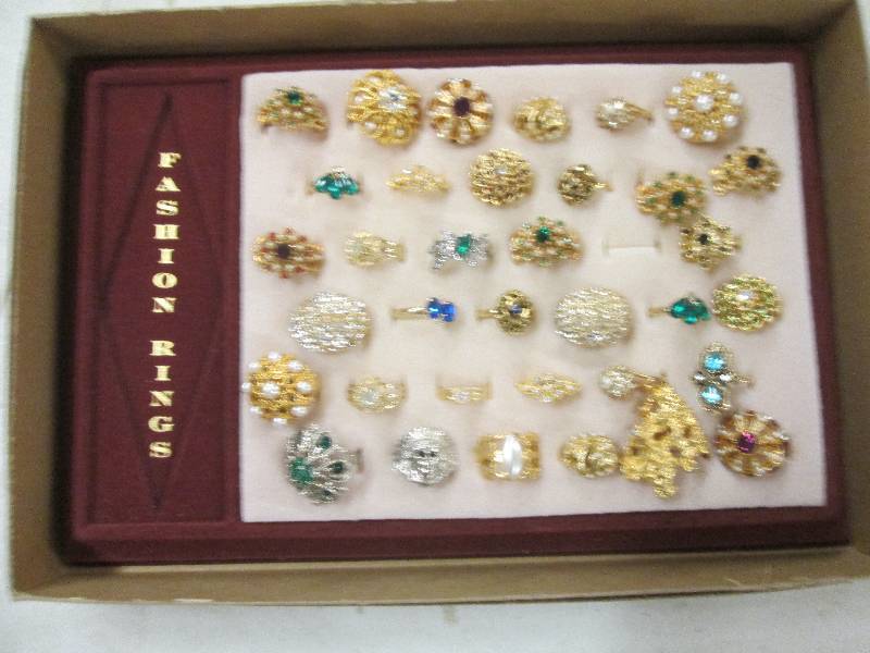 lot 394 image: 35 fashion rings...