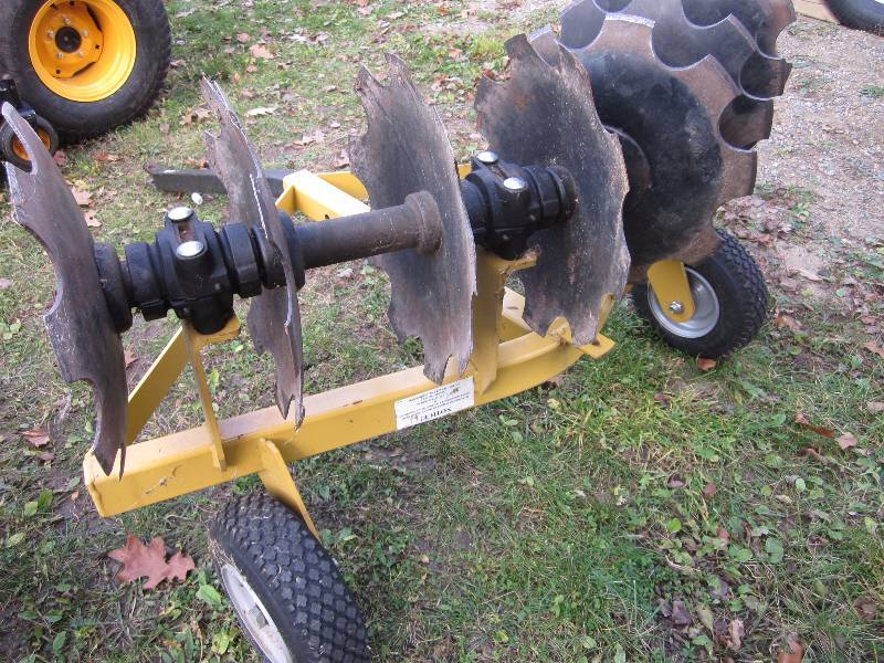 lot 3 image: 5 Foot Disc