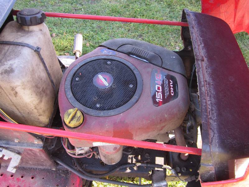 lot 24 image: 2 Riding Lawnmowers