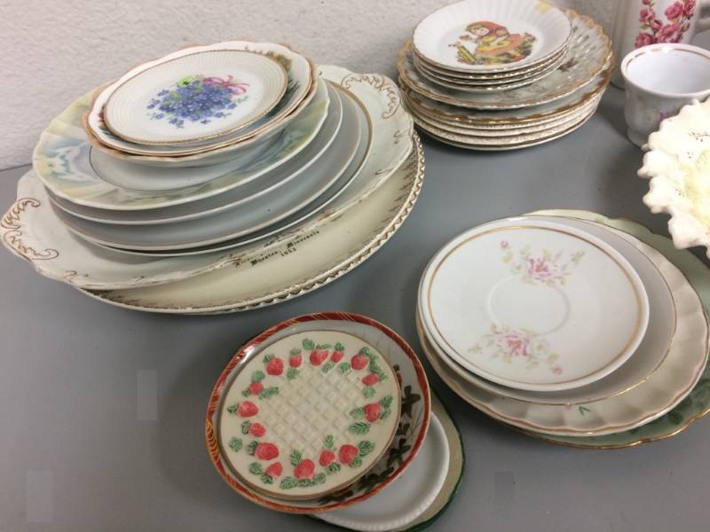 lot 13 image: Assorted Collectible Plates and Cups