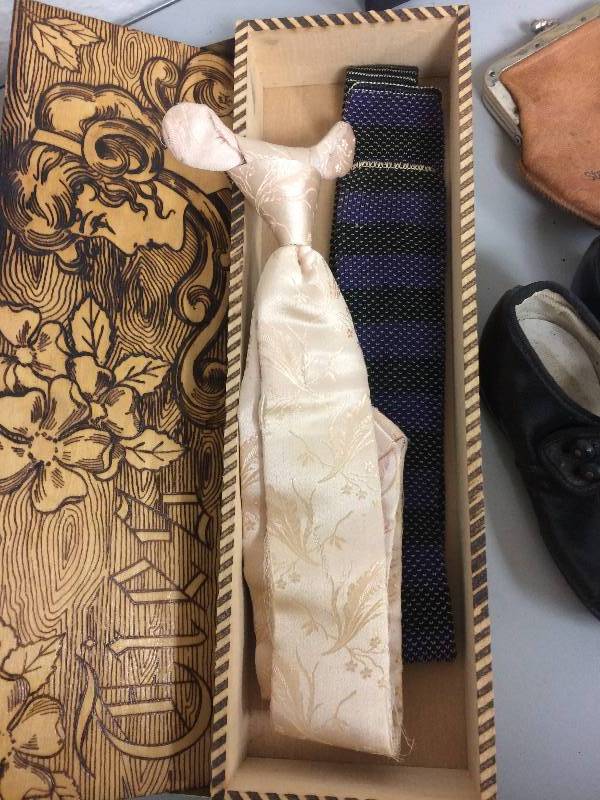lot 12 image: Assorted Collectibles