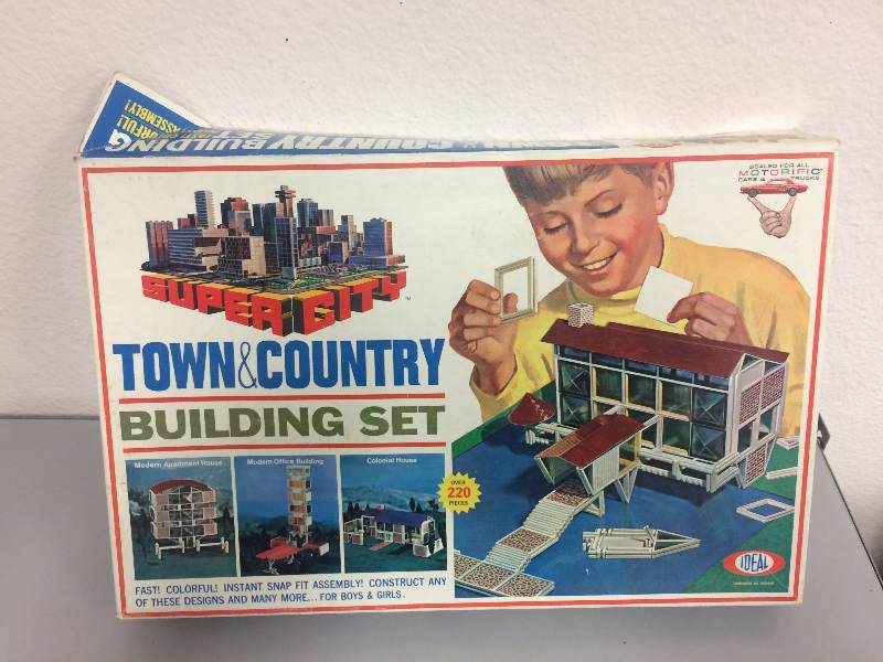 lot 23 image: TownCountry Building and Build A Road Sets