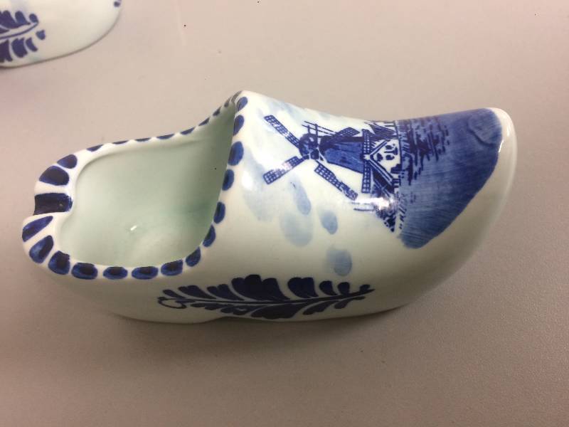 lot 25 image: Delfts Blauw Collectibles