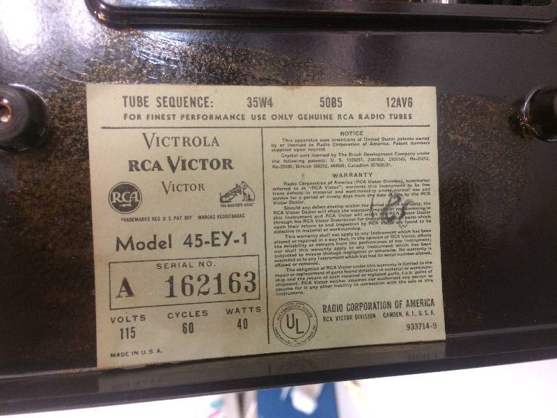 lot 36 image: RCA Victor Victrola
