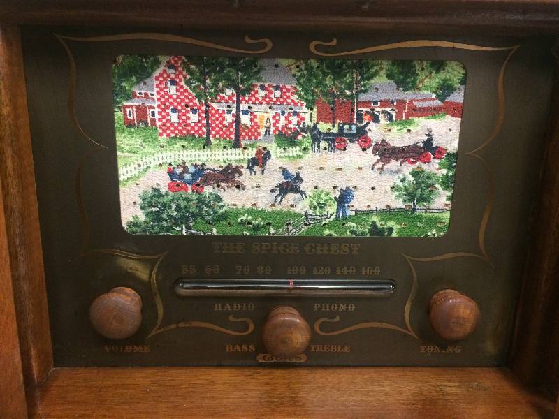 lot 49 image: Guild AM Tube Radio