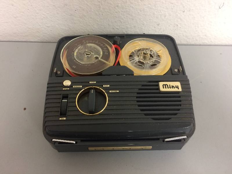 lot 50 image: Vintage Transistor Tape Recorders