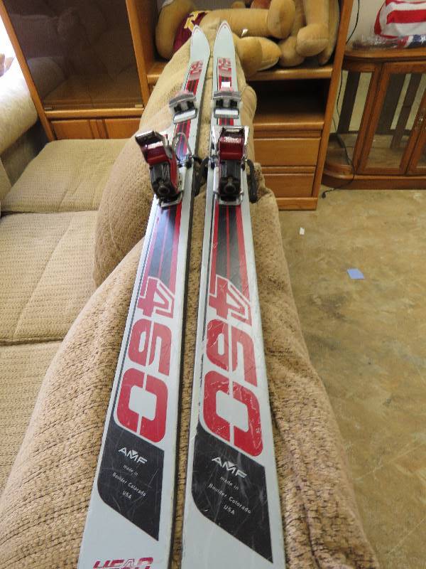 Set of Skis
