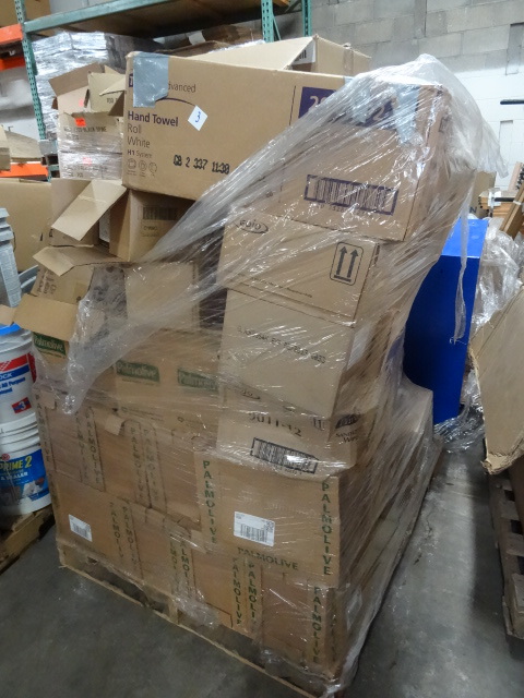 lot 3 image: Pallet of janitorial supplies