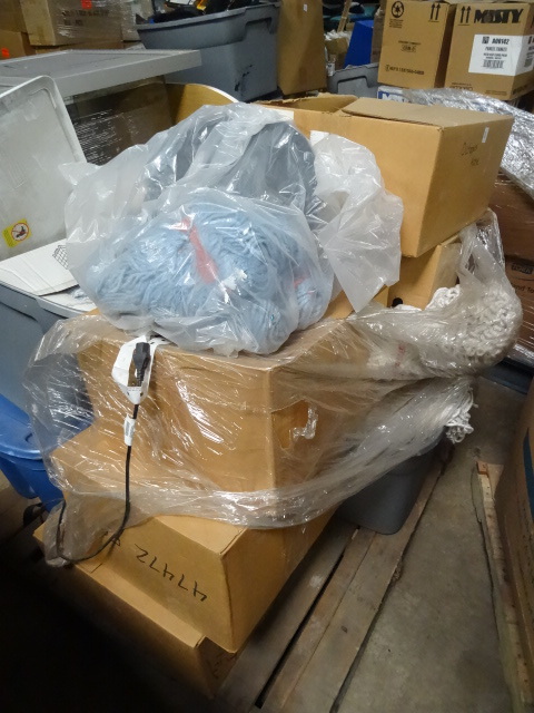 lot 20 image: Misc mop heads. Octopus hose. And more