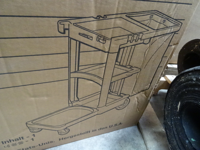 lot 25 image: Janitor cart