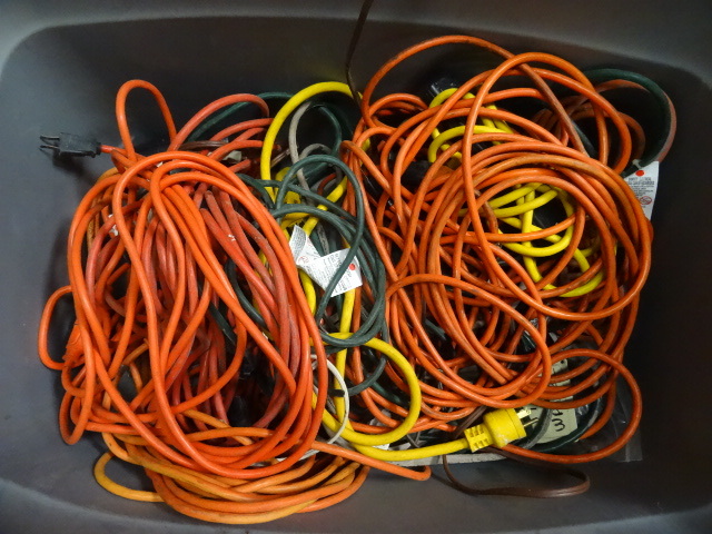 lot 28 image: Misc extension cords