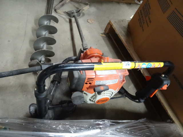 lot 30 image: Stihl BT120C 2 cycle earth Auger