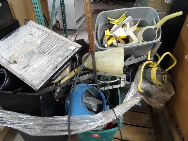lot 32 image: Pallet of misc