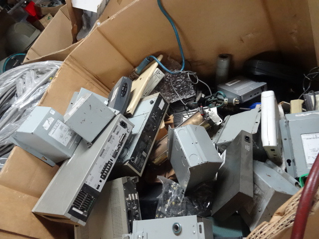 lot 34 image: Gaylord full of electronics