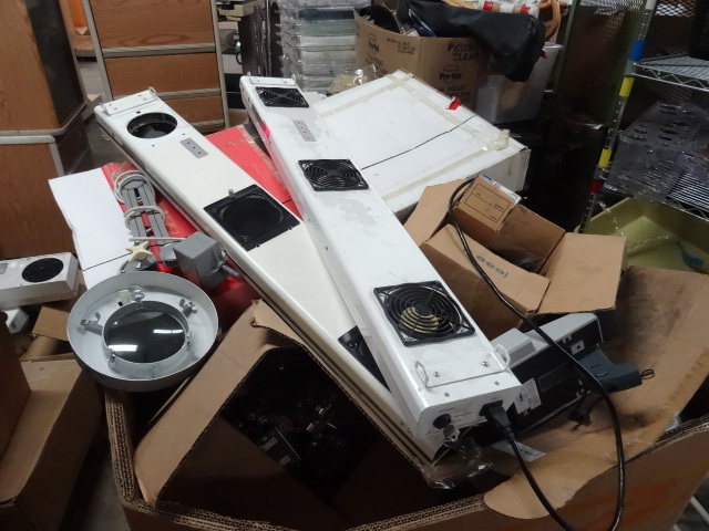 lot 37 image: Gaylord full of electronics