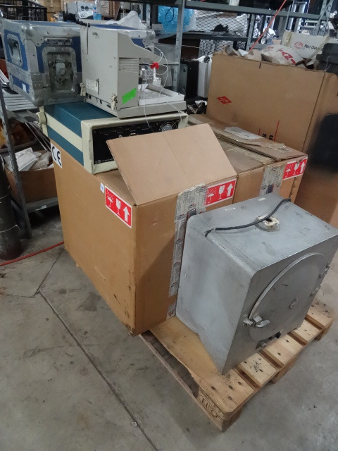 lot 38 image: Pallet of misc electronics.