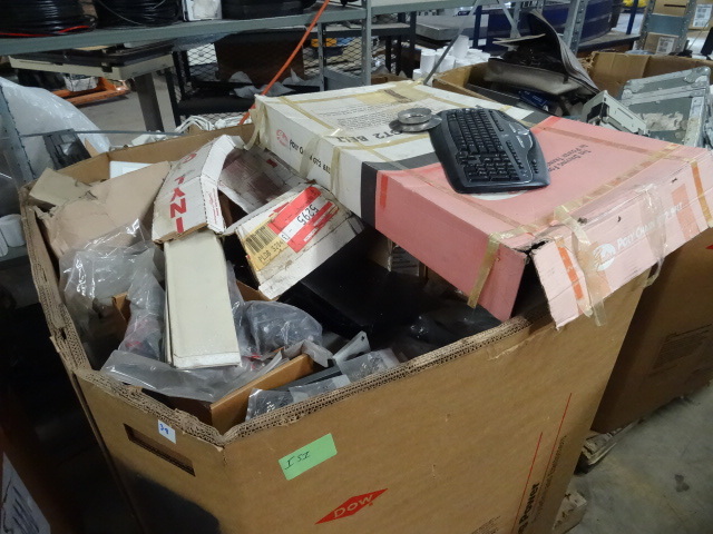 lot 39 image: Gaylord full of electronics
