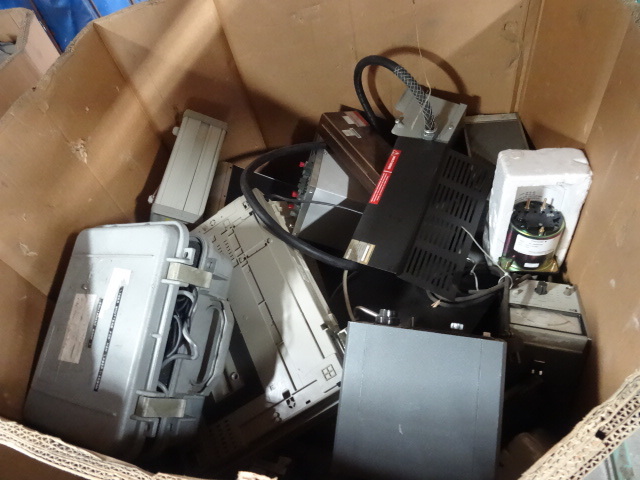 lot 44 image: Gaylord full of electronics. Great for Ebay