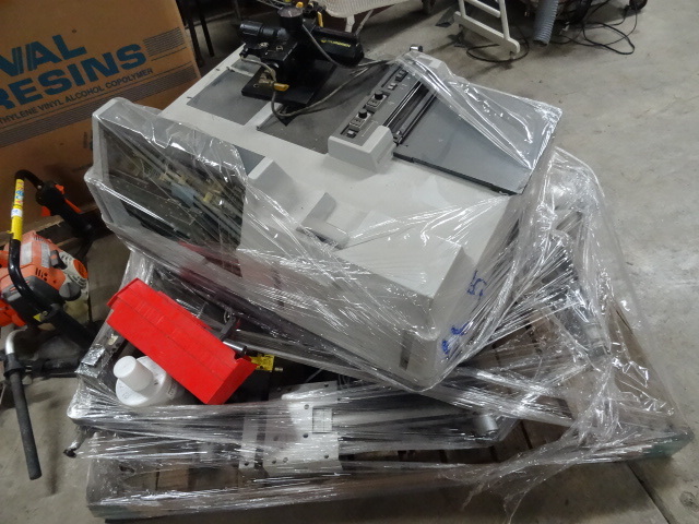 lot 45 image: Pallet of misc electronics and controls