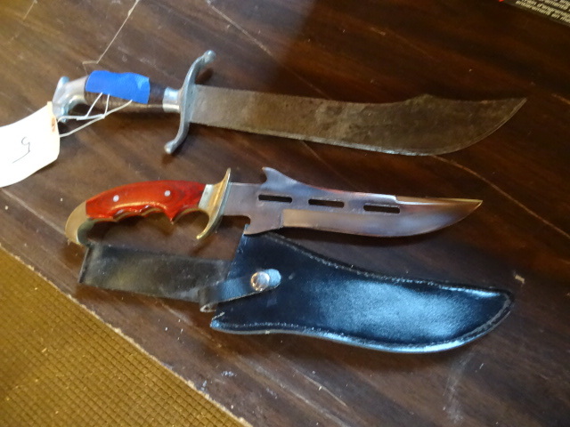 2 vintage knives