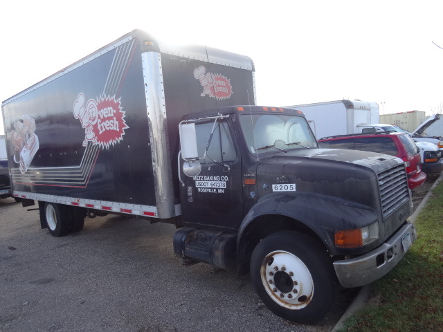 lot 2 image: 1997 International 4700 LP