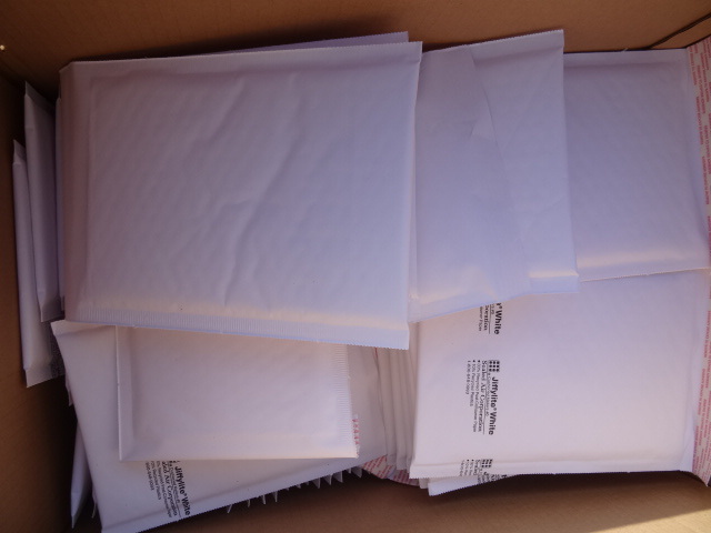 lot 9 image: 6 x 10 padded envelopes
