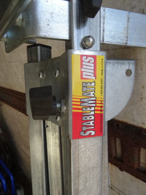 lot 21 image: Stable mate plus miter saw stand