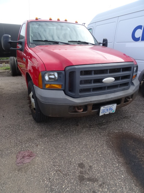 lot 1A image: 2005 Ford F350