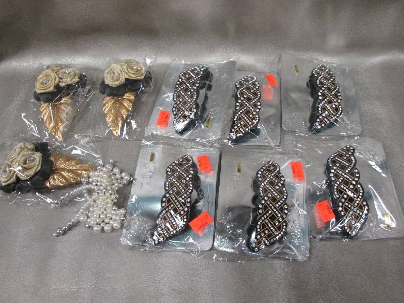 lot 27 image: Lot of 10 Hair Barrettes...