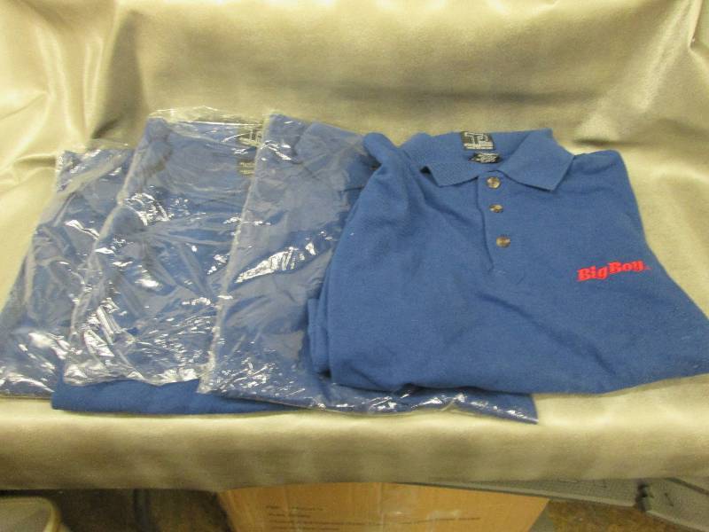 lot 35 image: Lot of 3 Big Boy Logo polos, 3 si...