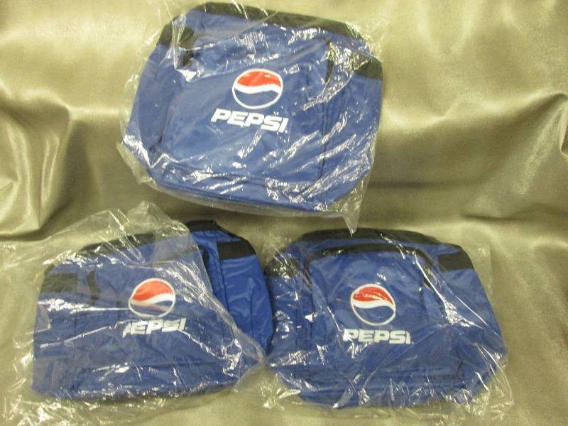 lot 36 image: Lot of 3 Pepsi Logo Insulated Lunch...