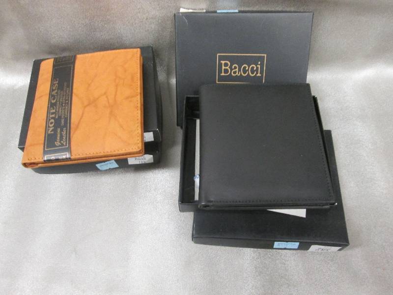 lot 61 image: Lot of 3 Tan & 2 Black Leather Bifo...
