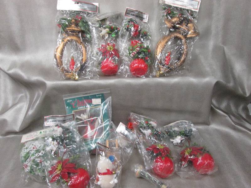 lot 78 image: Lot of Christmas Ornaments & Decora...