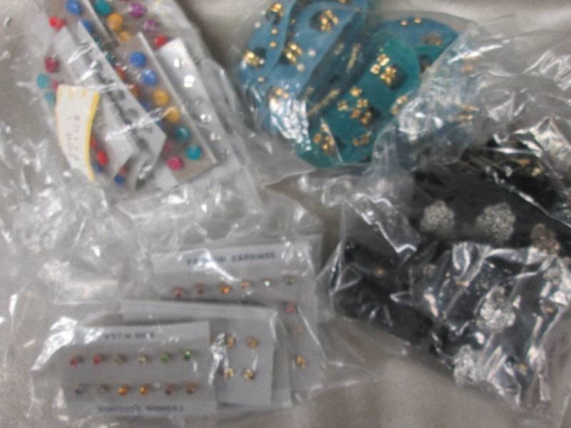 lot 86 image: Lot of 4 Bags Fashion Earrings...