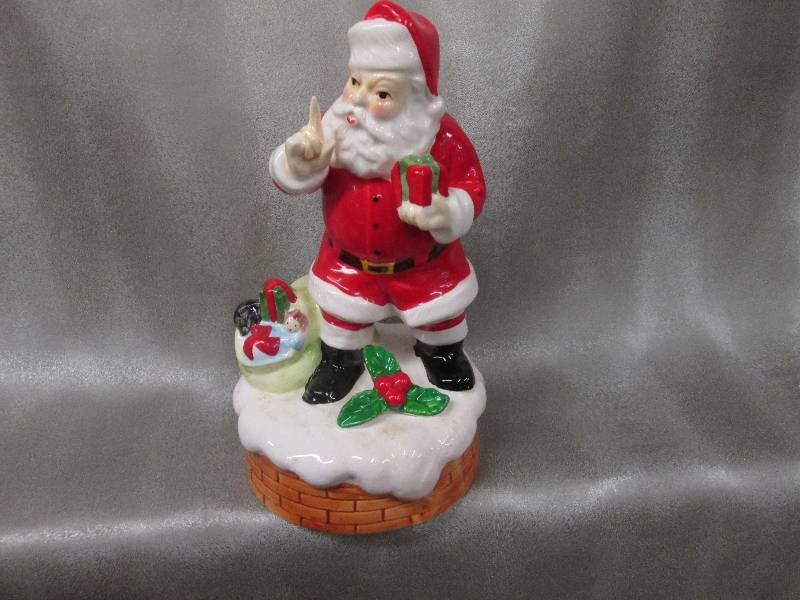 lot 93 image: Vintage Looking Santa Figurine Musi...