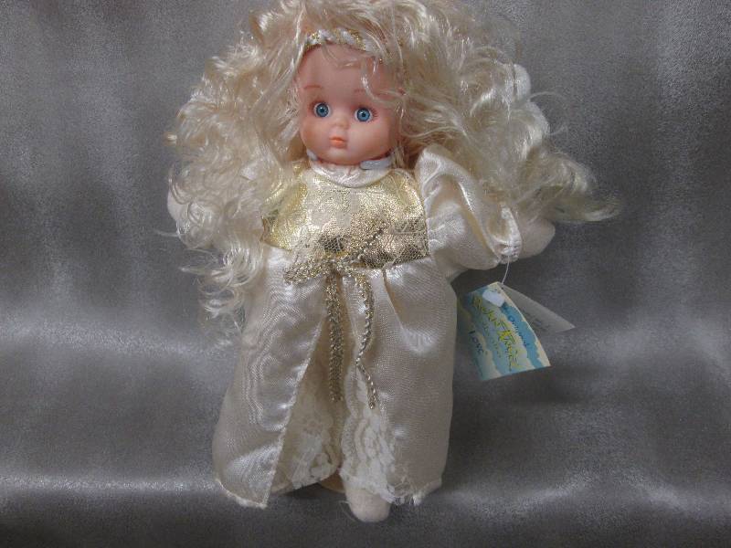 lot 110 image: Collectible Bean Angel on Stand Lo...