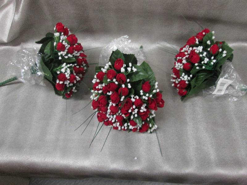 lot 131 image: 3 Bouquets of Mini Roses ...