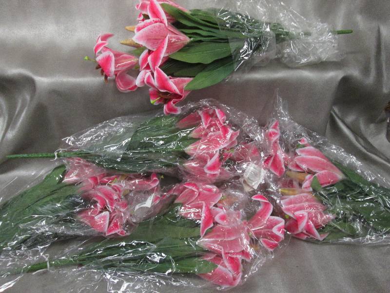 lot 132 image: 5 Bouquets Asiatic Lilies...
