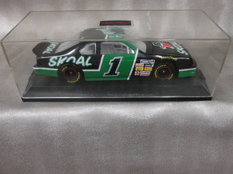 lot 146 image: Nascar Model Car...