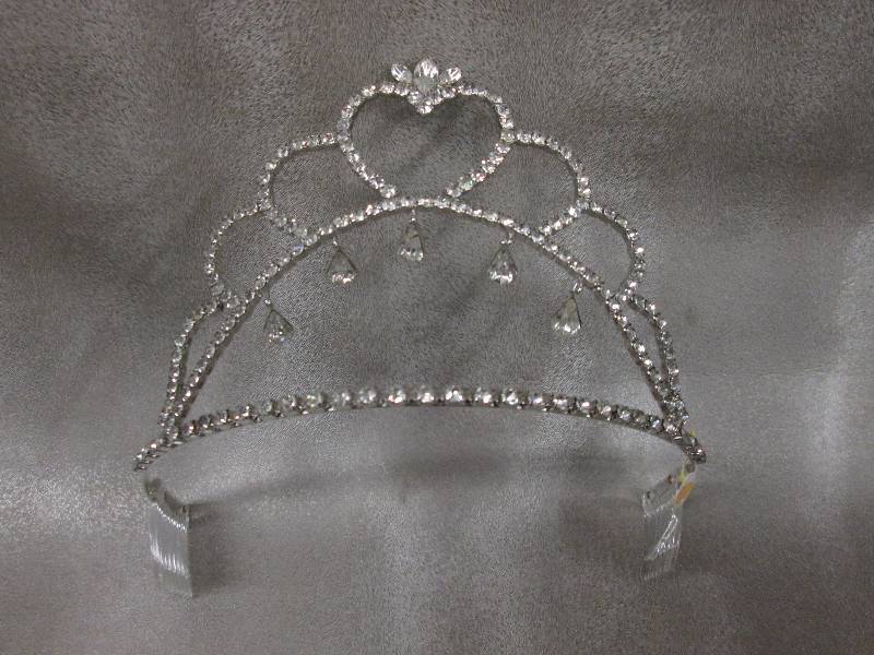lot 155 image: Rhinestone Heart Tiara Retail $61.9...