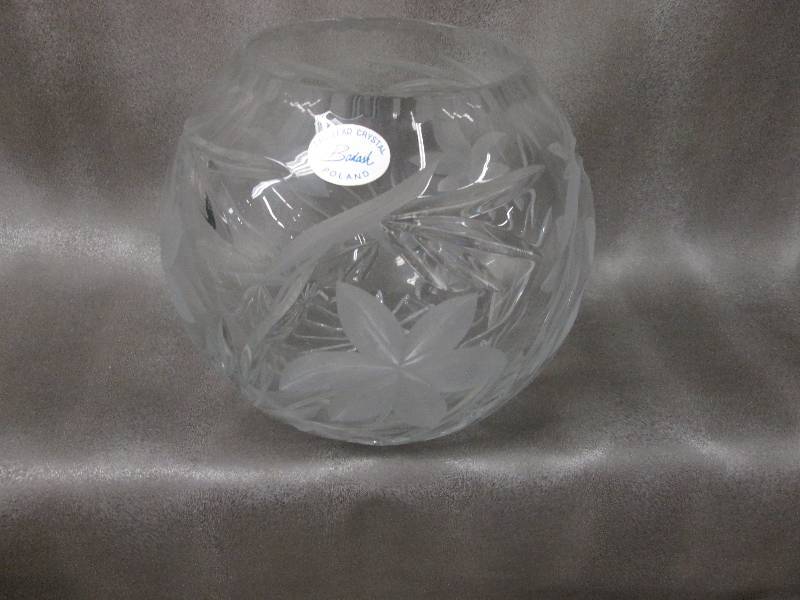 lot 174 image: 24% Lead Crystal Bowl Retail $48.95...