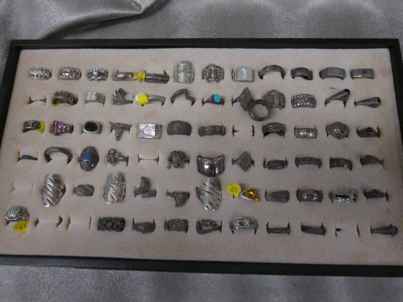 lot 186 image: Tray of Assorted Sized Rings Retail...