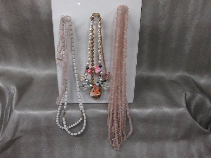 lot 198 image: Lot of 12 Necklaces 6 Pink Coral, ...