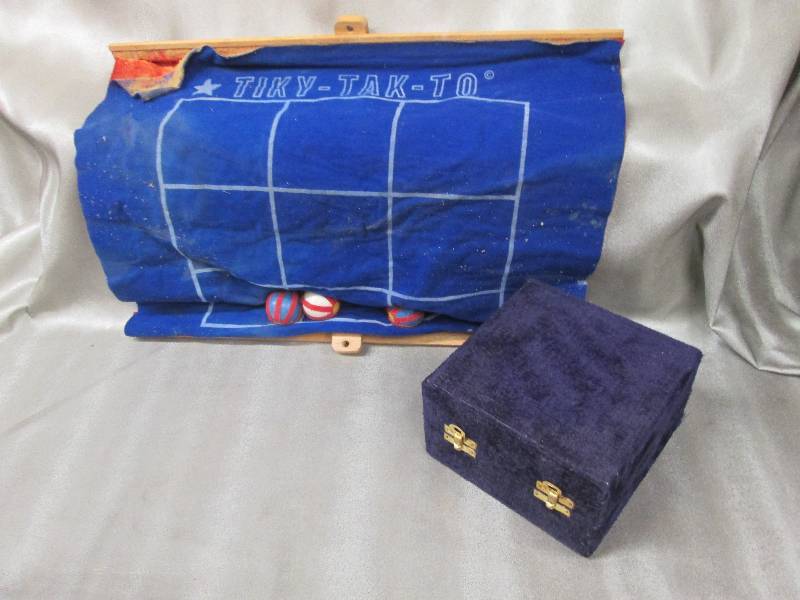 lot 240 image: 976 Vintage Game , Velour Storage ...