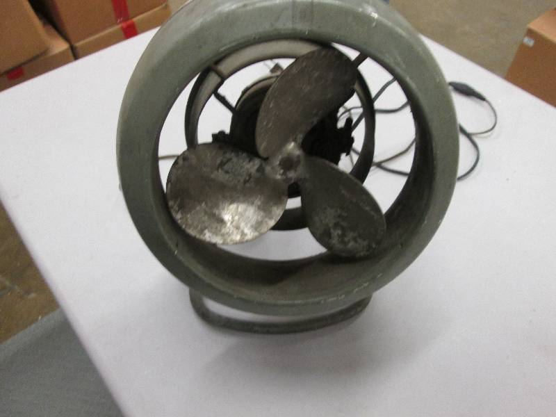 lot 242 image: Vintage Fan...