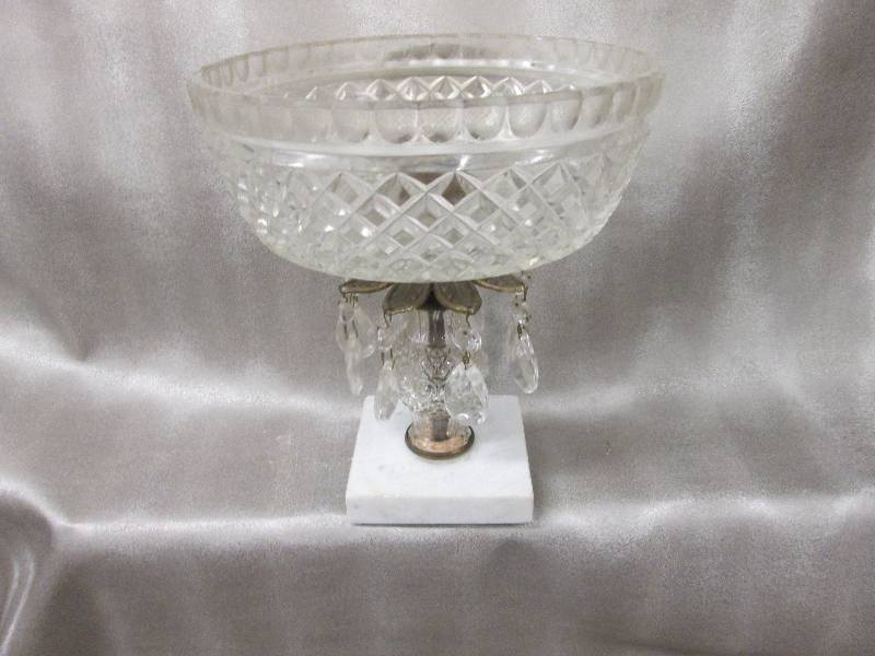 lot 267 image: OrnateCut Glass Display Bowl- 10 in...