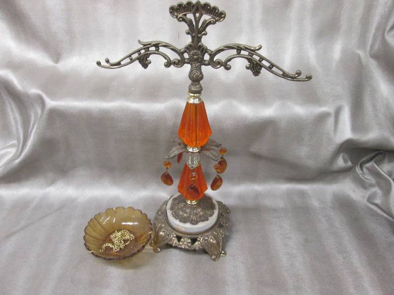 lot 273 image: Vintage Dcor Piece...