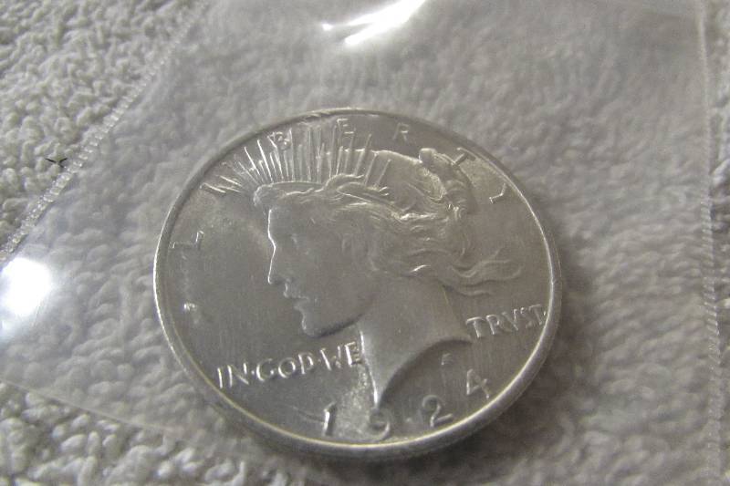 1924 PEACE DOLLAR, 90% SILVER