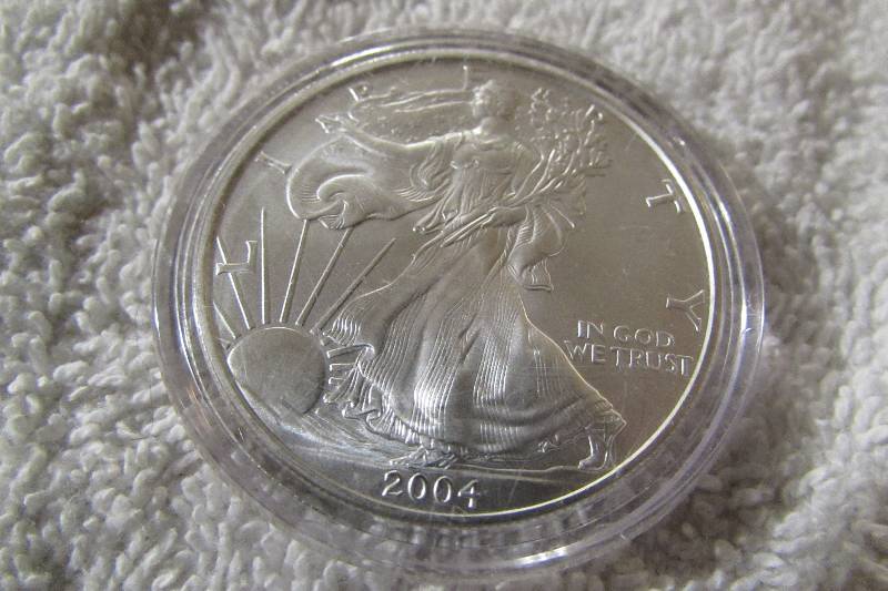 2004 LIBERTY AMERICAN EAGLE SILVER DOLLAR, 1 OZ .999 SILVER