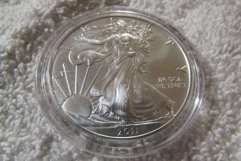2011 LIBERTY AMERICAN EAGLE SILVER DOLLAR, 1 OZ .999 SILVER